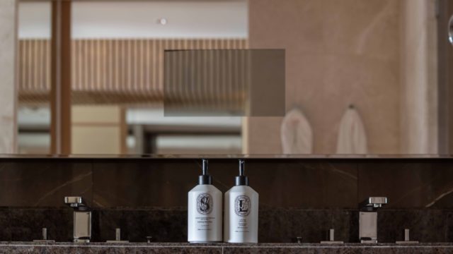 【フォーシーズンズホテル京都】2023年8月1日よりDIPTIQUEのポンプ式バスルームアメニティを導入