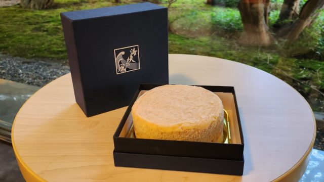 【函館湯の川温泉／HAKODATE海峡の風】専属パティシエ特製「スフレアチーズケーキ」販売開始