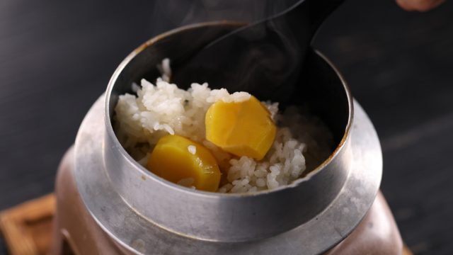 【湯河原 千代田荘】秋の味覚「きのこ」or「栗」炊き込みご飯をご用意しました